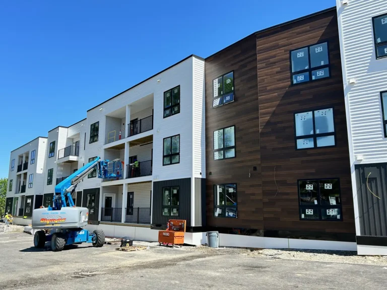 Everett Exterior View of Low Rise Apartment Building